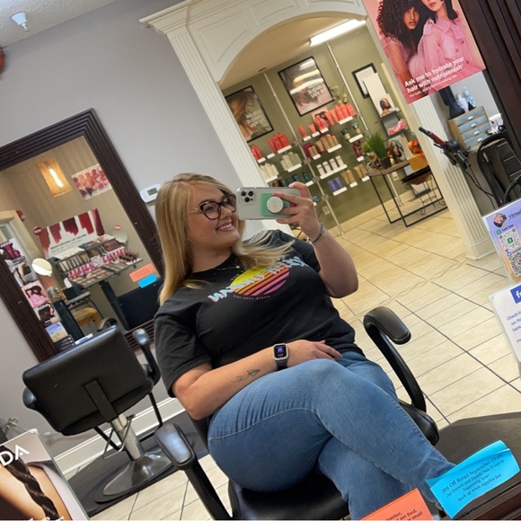 Meet your Posher, Marissa - Picture 2 of 4